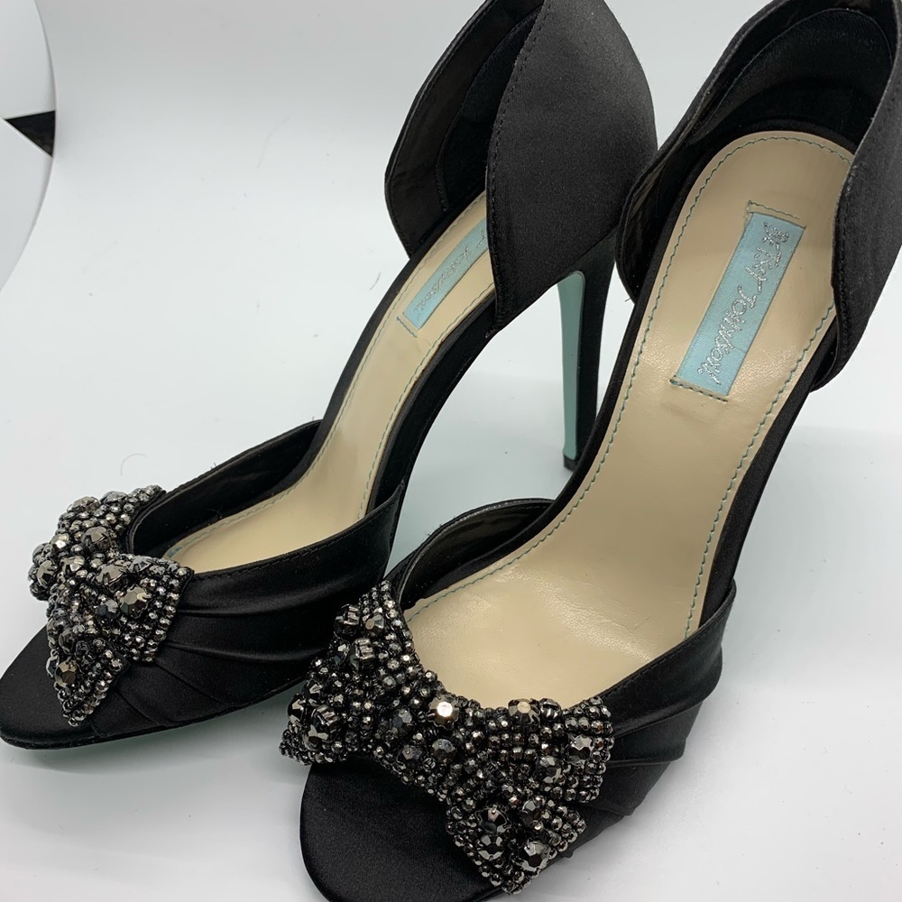 Betsey Johnson SB-Gown Black Satin Heels size 8.5M​​​​​​​​​​​​​​​​​​​​​​​​​​​